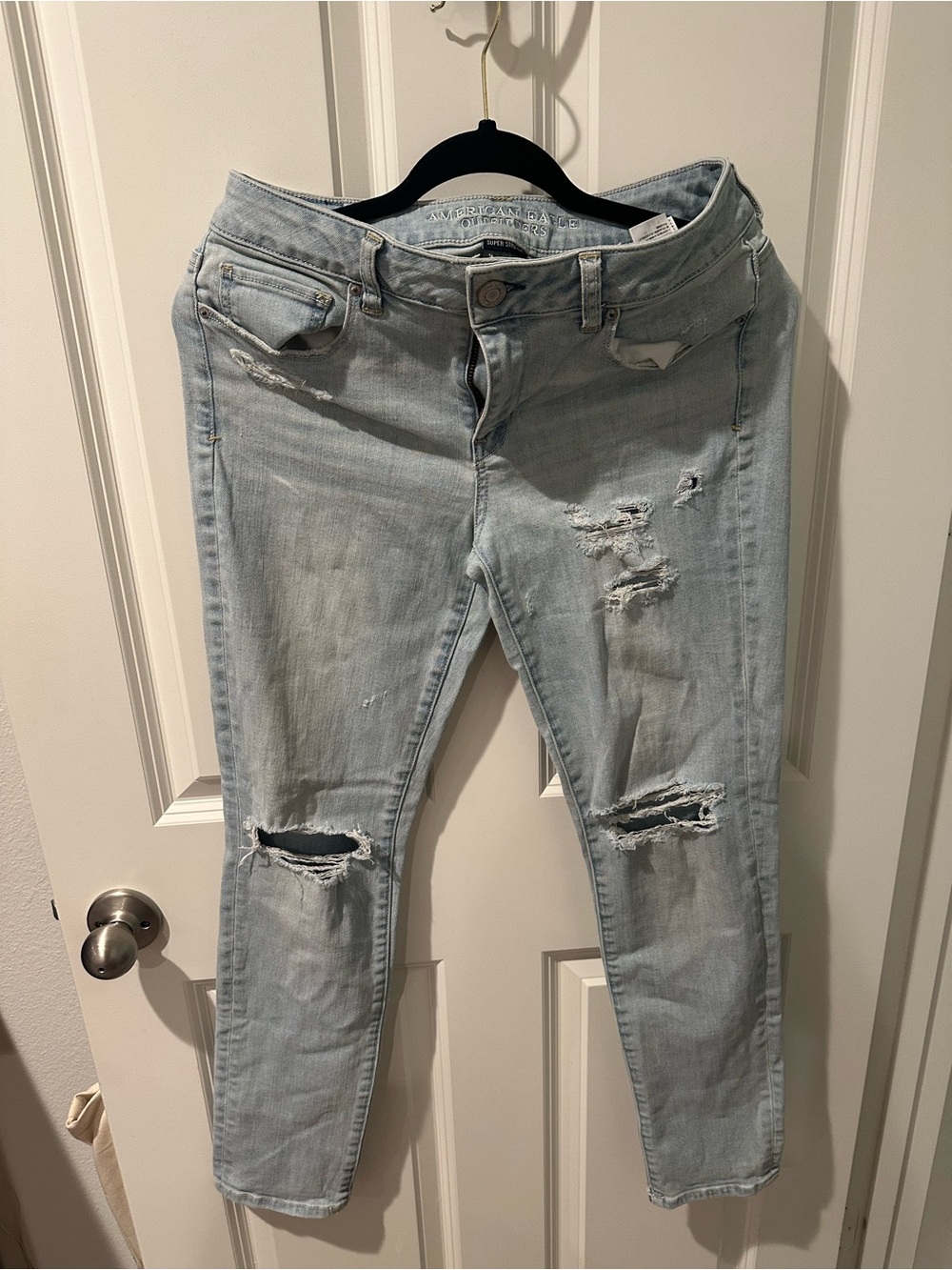 American Eagle Outfitters Light Blue Distressed Skinny Jeans